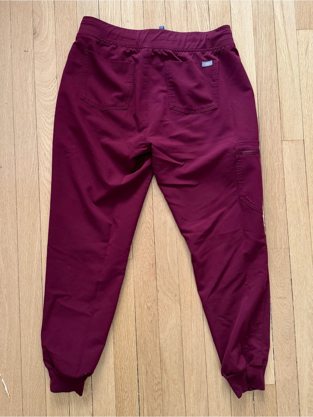 Figs jogger scrub pants in burgundy - Picture 3 of 3